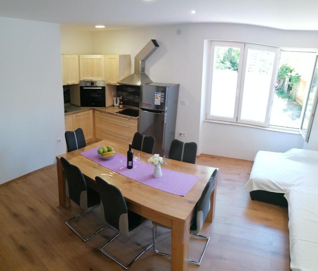 Apartment "B" 50 M From The Beach Zara Esterno foto