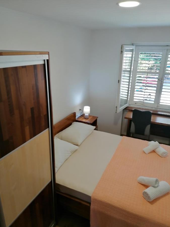 Apartment "B" 50 M From The Beach Zara Esterno foto