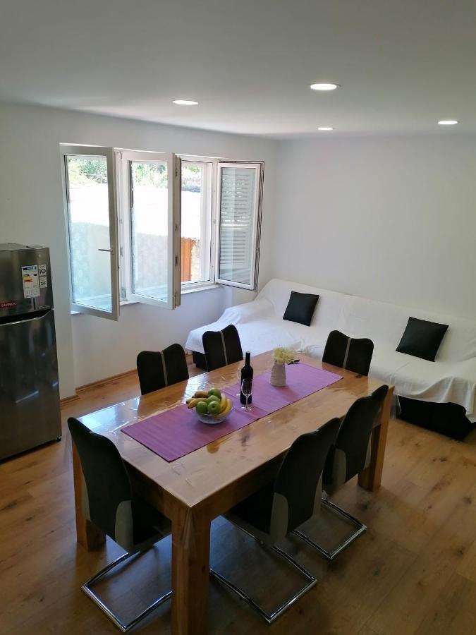 Apartment "B" 50 M From The Beach Zara Esterno foto